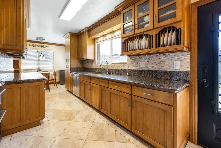 Building Photo - 401 Holmwood Dr