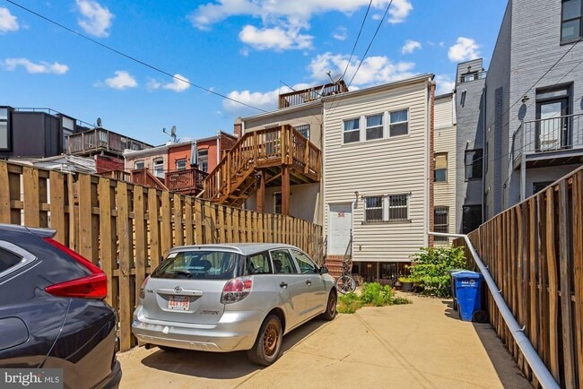 Building Photo - 1116 Monroe St NW