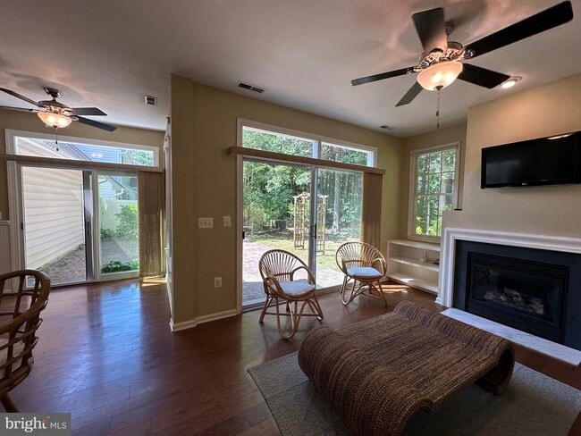 Building Photo - 28405 Pinehurst Cir