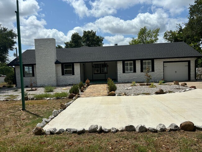 Building Photo - FarmHouse with Room for Everyone