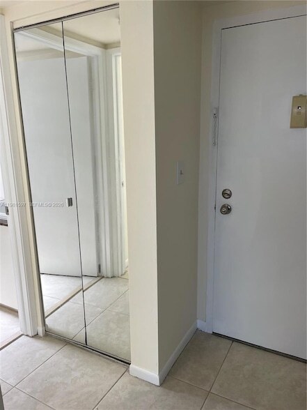 Building Photo - 1700 NW N River Dr