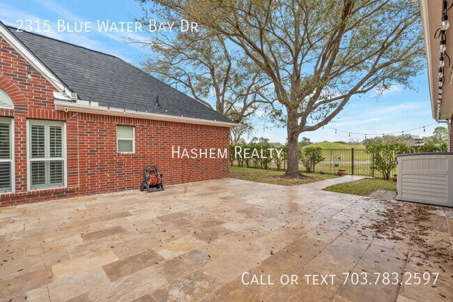 Building Photo - 2315 Blue Water Bay Dr