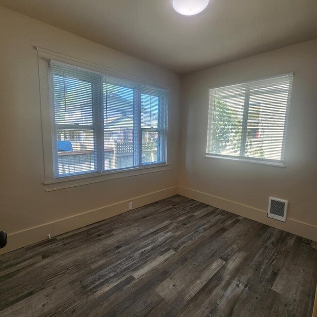 Building Photo - 112 Arvon Ave