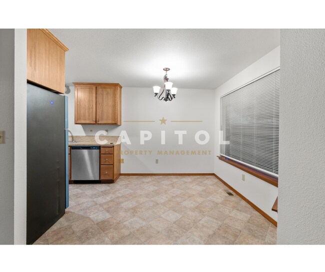 Building Photo - 1402 5th Ave SW