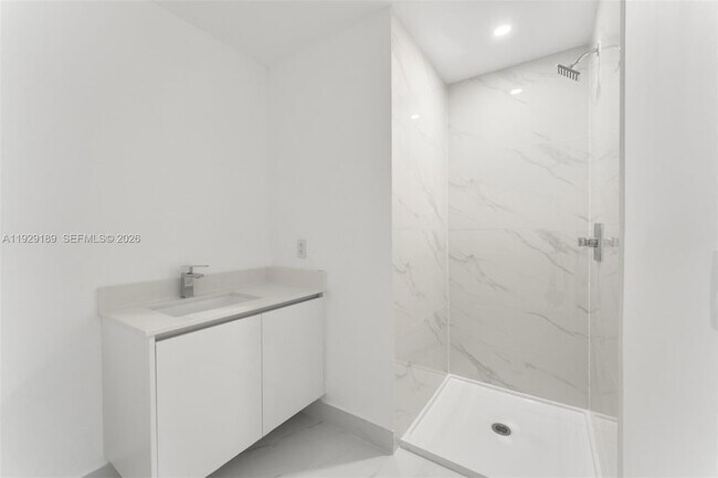 Building Photo - 700 NE 24th St