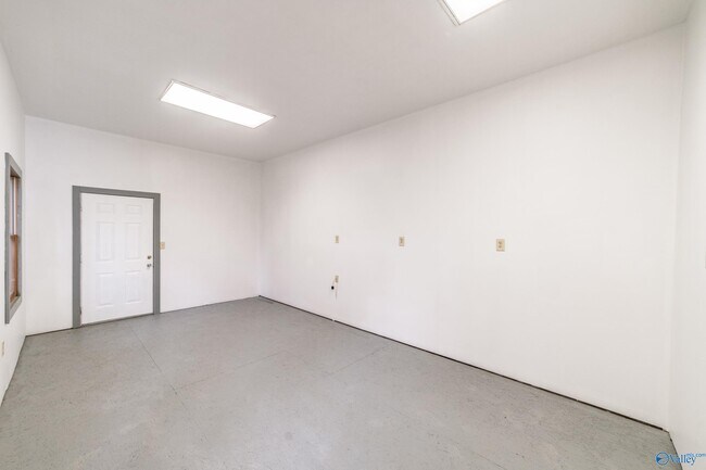 Building Photo - 4313 Garth Rd SE