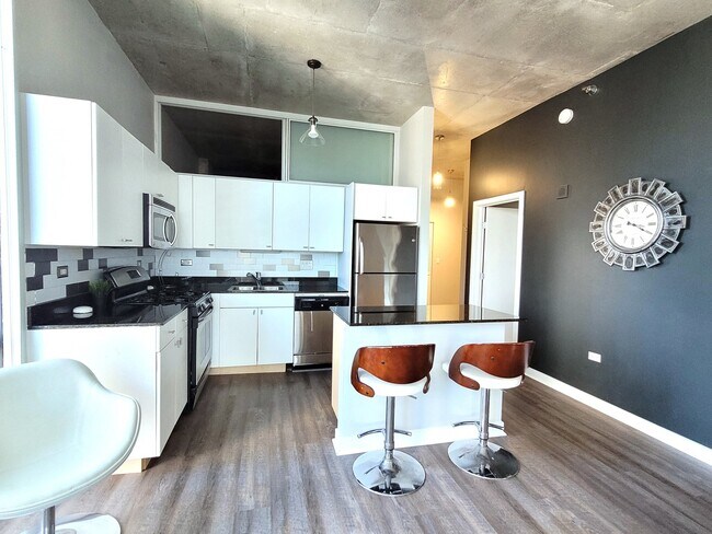 Building Photo - 235 W Van Buren St