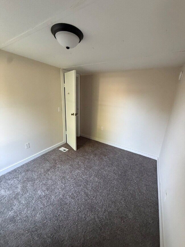 Building Photo - 3 Bedroom 2 Bath Singlewide in Tanglewood Park Madison Heights (Amherst County).