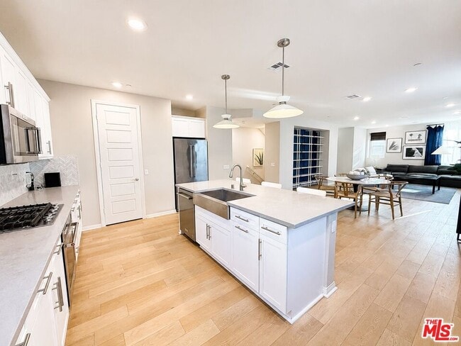 Building Photo - 751 Daniel Freeman Cir
