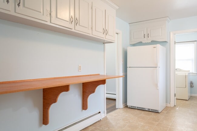 Building Photo - 409 Seabury Ave
