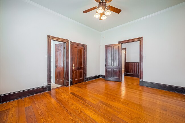 Building Photo - 1401 Cortlandt St