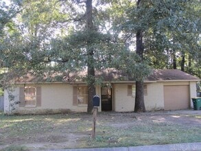 Building Photo - 3939 Wooddale Dr