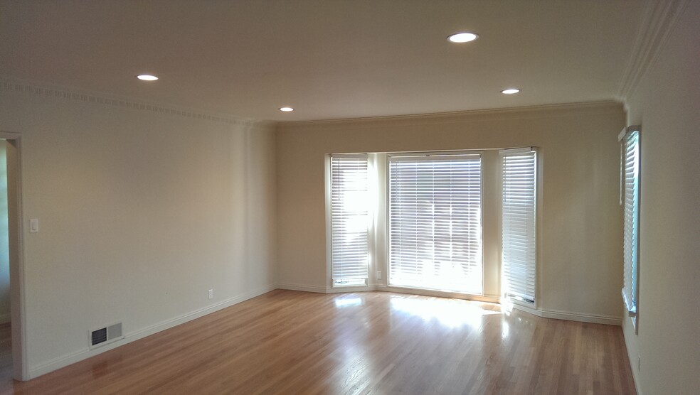 Living Room - 1226 S Longwood Ave