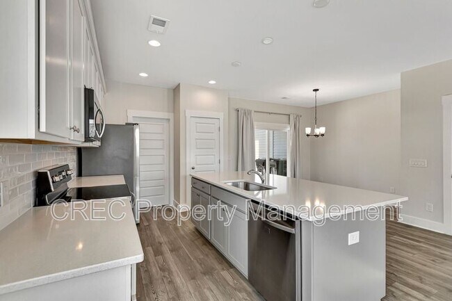 Building Photo - 7811 Park Gate Dr