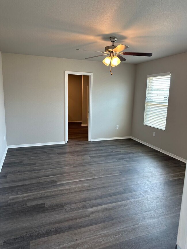 Building Photo - Now Pre-Leasing! | Discover This Charming 3-Bedroom, 2-Bath Home in Cypress Bend