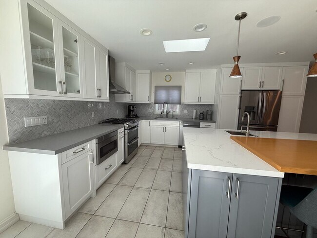 Building Photo - Single story - 3 bedroom, 3 bath + bonus room