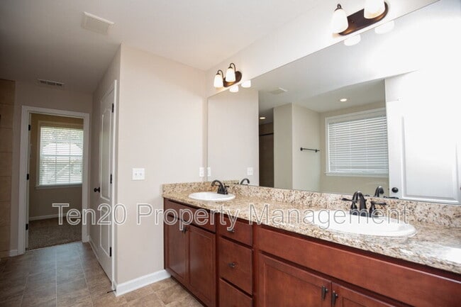 Building Photo - 4883 Wisteria Ln