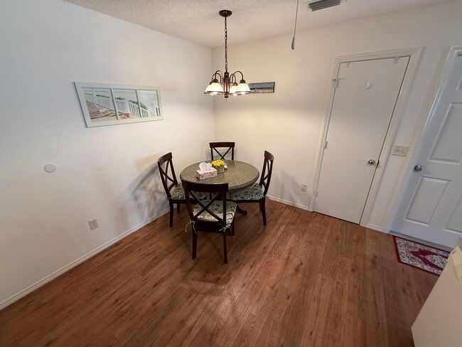 Building Photo - Charming SEASONAL 2+2 Villa in the Village of Sabal Chase