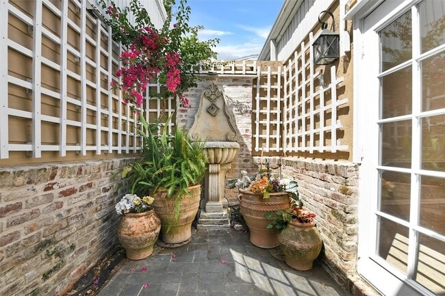 Building Photo - 2833 Orange Tree Cir N