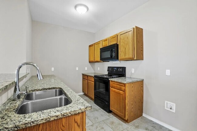 Building Photo - 512 E Hazelwood St