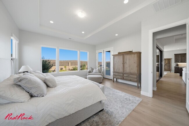 Building Photo - 4 Bedroom Home with Gorgeous Views