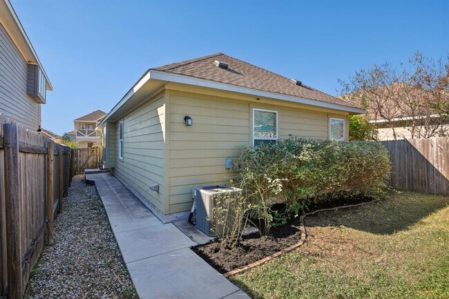 Building Photo - 174 Friendship Oak Dr