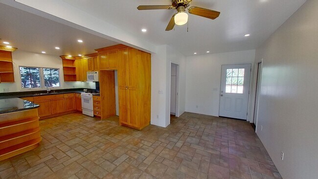 Building Photo - Spacious 2 bed / 2 bath San Roque Home! Peabody school district!