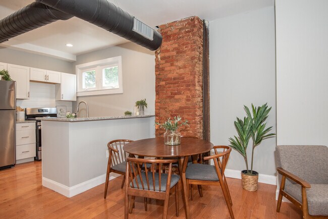 Building Photo - 318 N Duke St