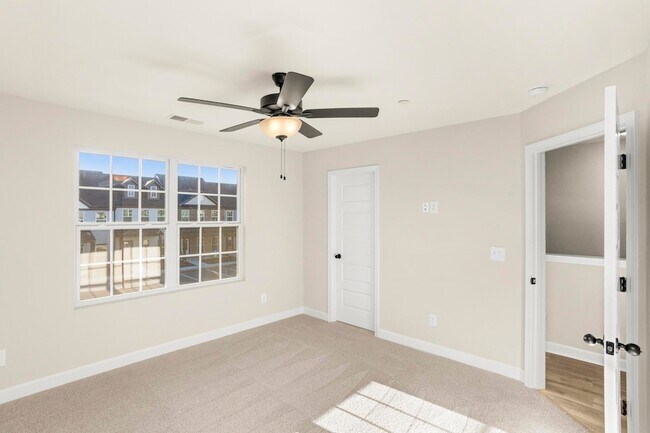 Building Photo - 521 Tappan Private Ln