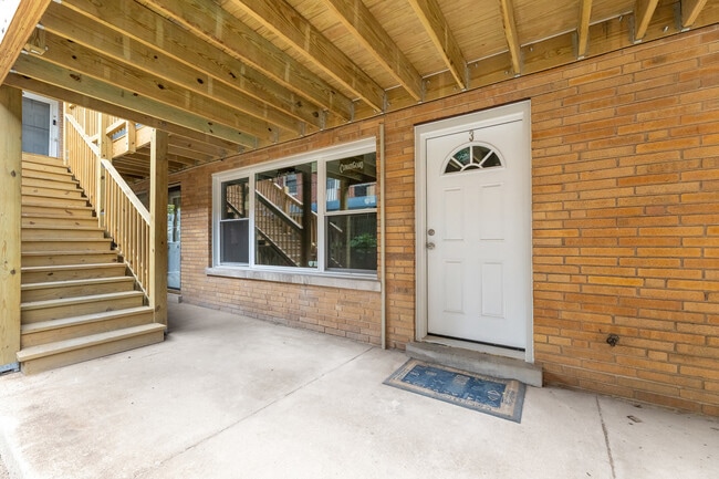 Building Photo - 405 S Maple Ave