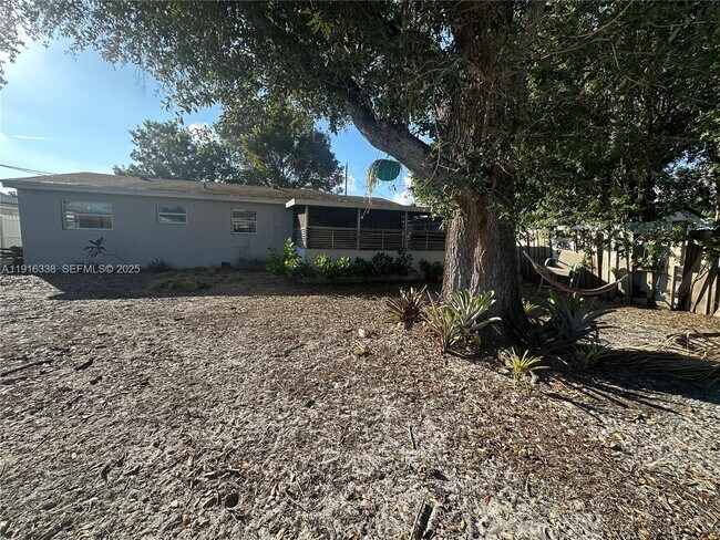 Building Photo - 2421 N 57th Terrace