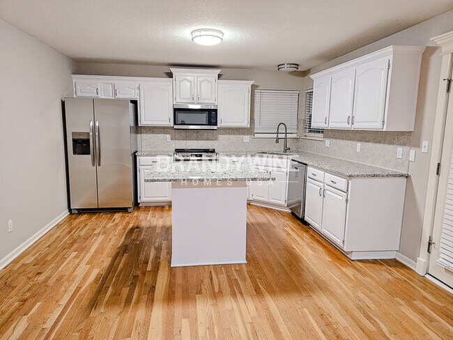 Building Photo - NEW LOWER RENTAL RATE LEASING SPECIAL: Rec...