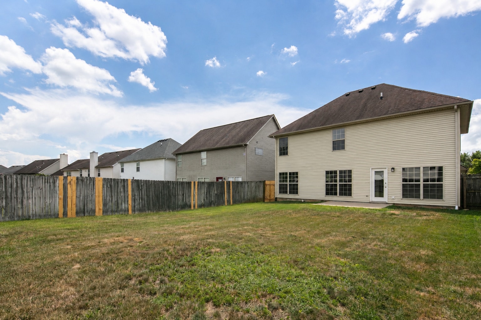 Building Photo - 565 Wellington Gardens Dr