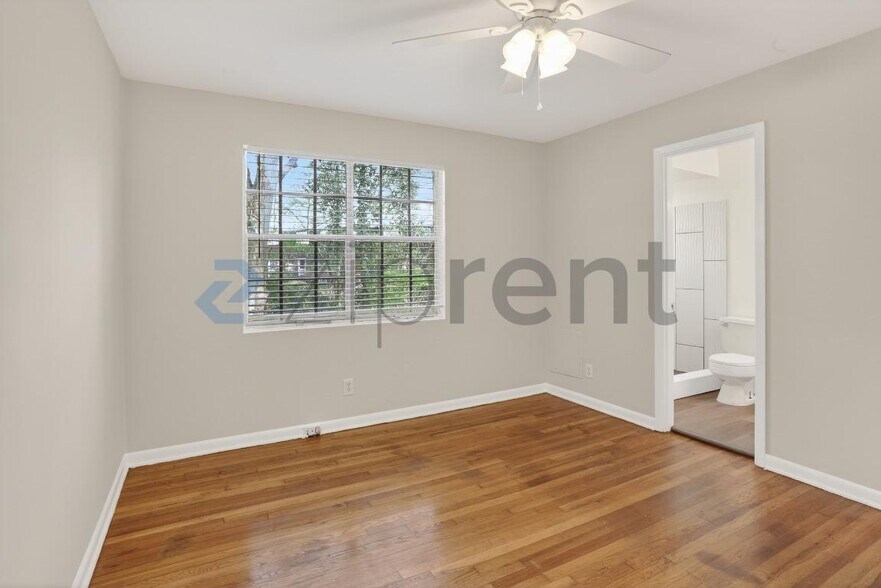 Building Photo - Unit B