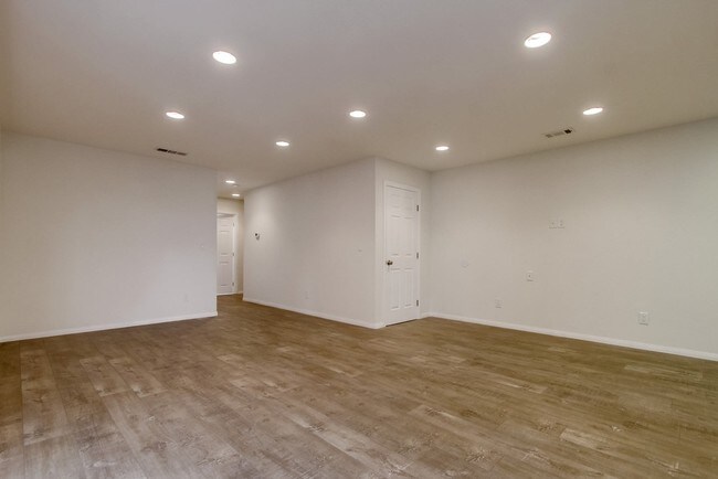 Living / Dining Area - 4325 38th St