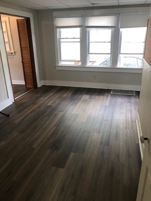 Bed 2 - 412 N Walnut St