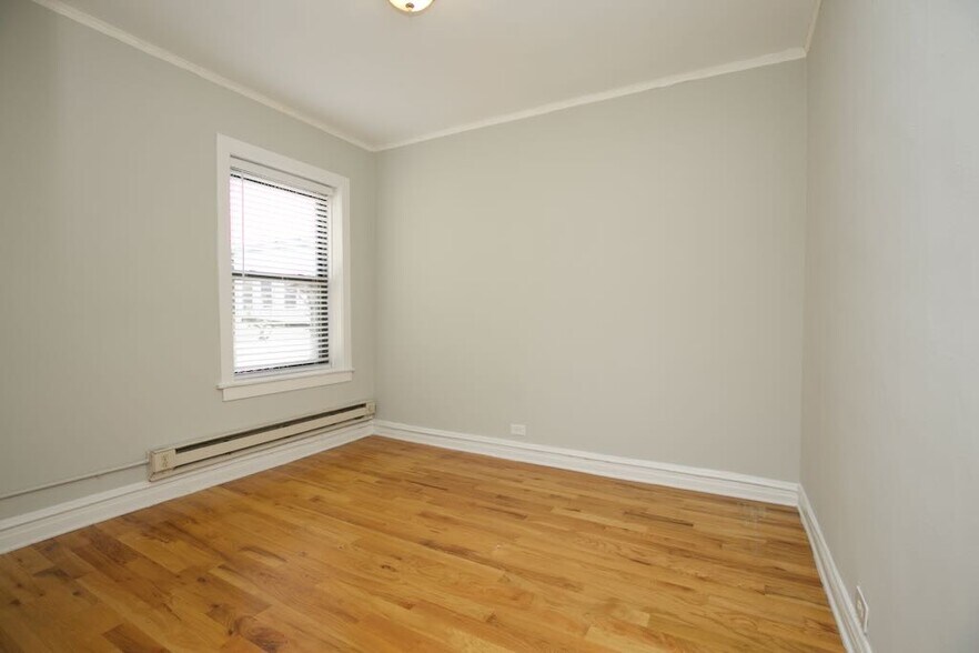 Building Photo - 3722 N Pine Grove Ave