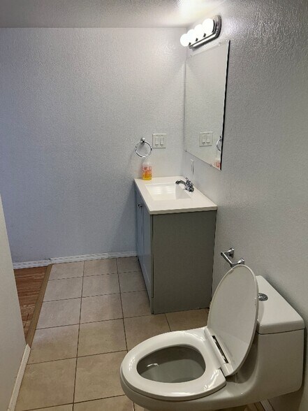 Building Photo - 21401 W Hammond Dr