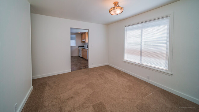 Building Photo - **MOVE-IN SPECIAL** Move in ready, 3 bed, ...