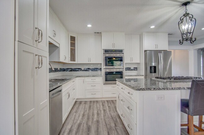Building Photo - East Hill 3BR Home Near Bayview Park with Office, Hot Tub, Workshop & Detached Garage