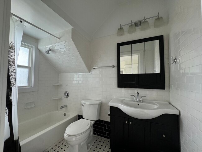 Building Photo - 103 S 4th St