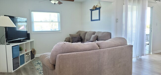 Building Photo - 3393 Poinsettia Dr