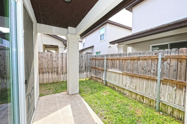 Building Photo - 7964 Elka Lp