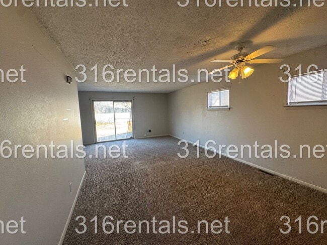Building Photo - $850- 2 bed 1 bath - Townhomes