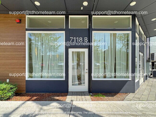 Building Photo - "Charming 3-Bed Townhouse Retreat on Beacon Ave with Spacious 1398 sq ft Layout!"