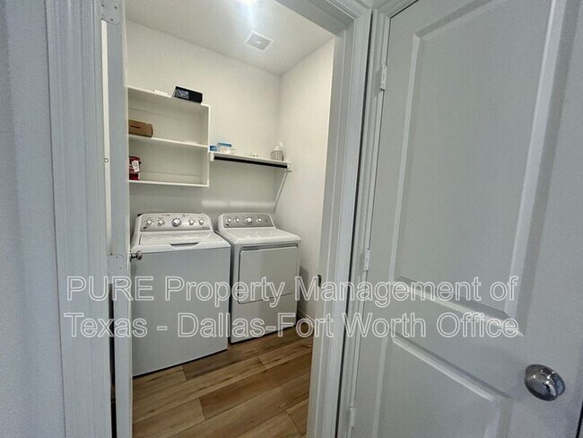 Building Photo - 2113 Donker Dr