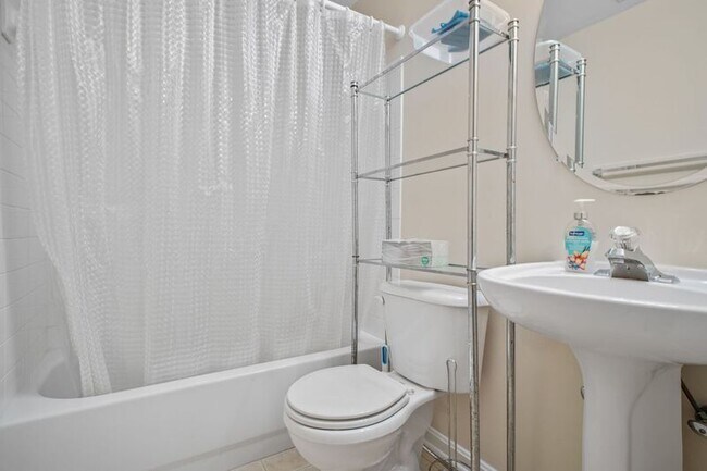 Building Photo - 655 Lancaster St