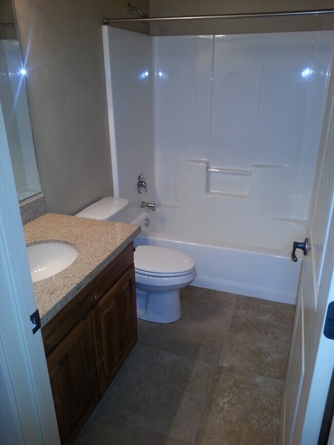 Building Photo - Buena Vista Townhome! Price Reduced!!