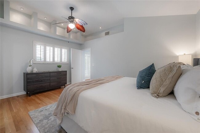 Building Photo - 4620 W Beach Park Dr