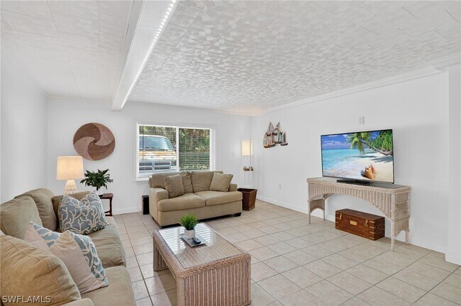 Building Photo - 1189 6th Ln N